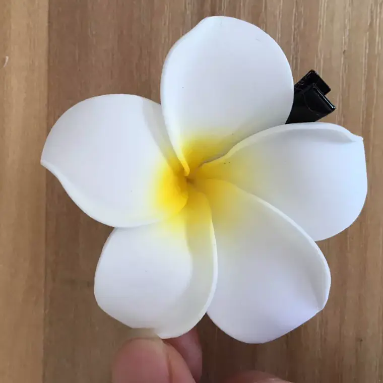 Flor Tipanie 6,5cm para el cabello blanca con amarillo 4
