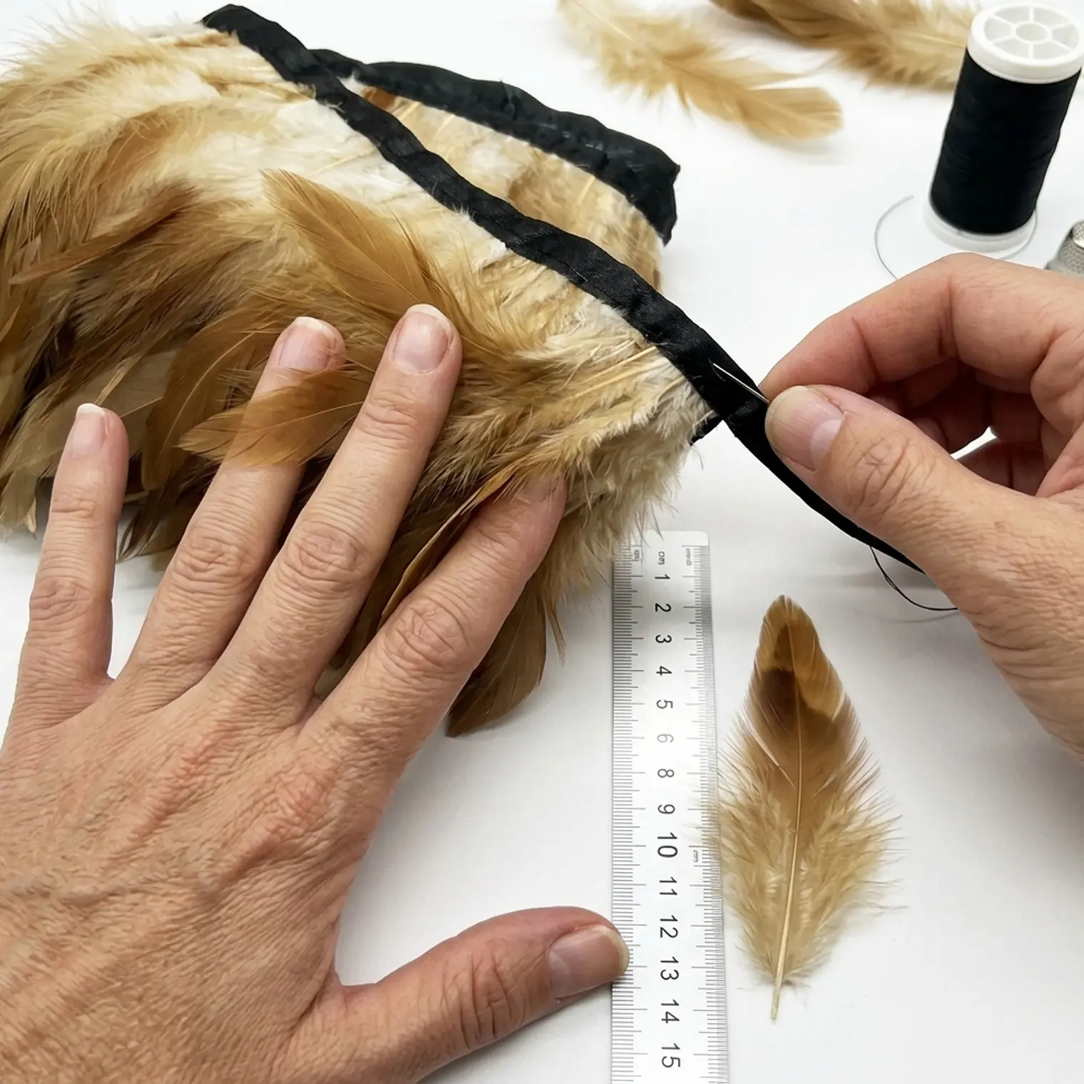 10 yardas o 9mts Boa Plumas Cafe Claro Con Beige 10 A 12 Cm 4