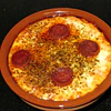 Provoleta con Chorizo Ahumado Combina la Riqueza del Queso Derretido con la intensidad del Chorizo