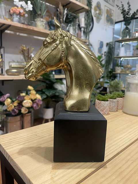 Busto Caballo Dorado