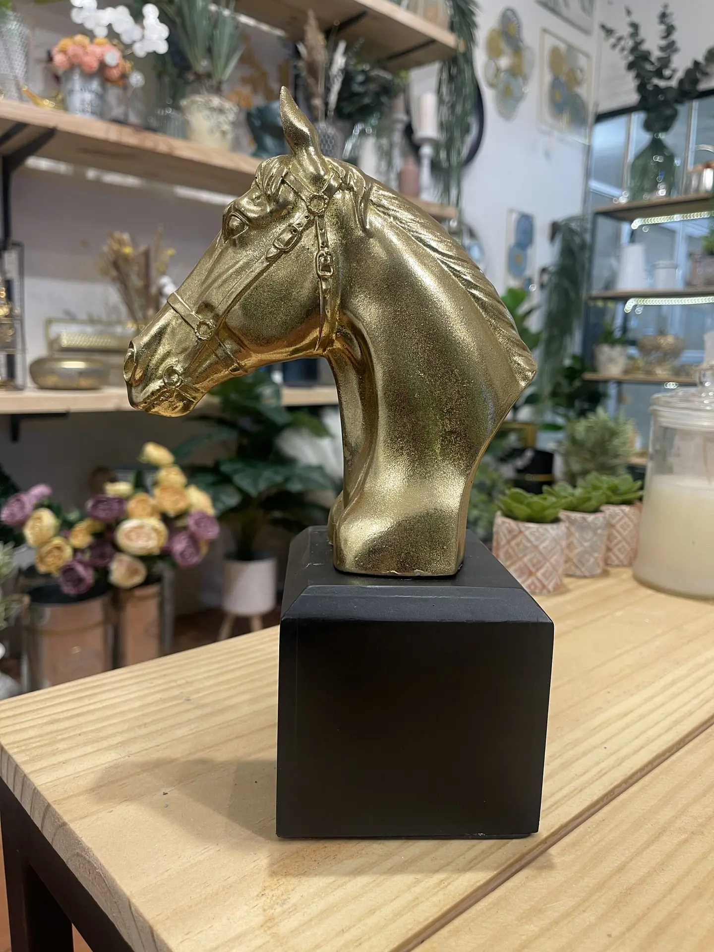 Busto Caballo Dorado 2