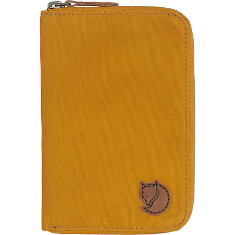 Billetera FJALLRAVEN Passport Wallet Acorn