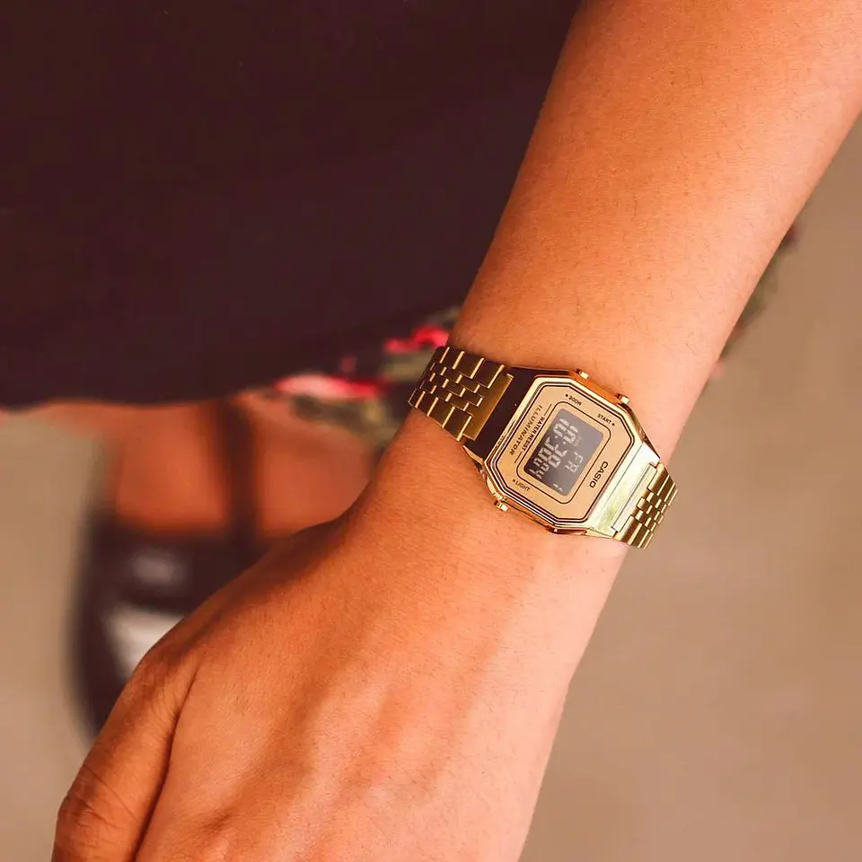 Reloj CASIO LA680WGA-9B 4