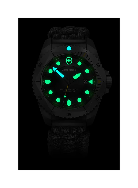 Reloj VICTORINOX Dive Pro Quartz Titanium Gris