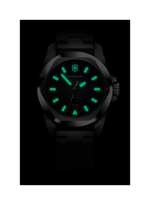 Reloj VICTORINOX I.N.O.X. Quartz Negro