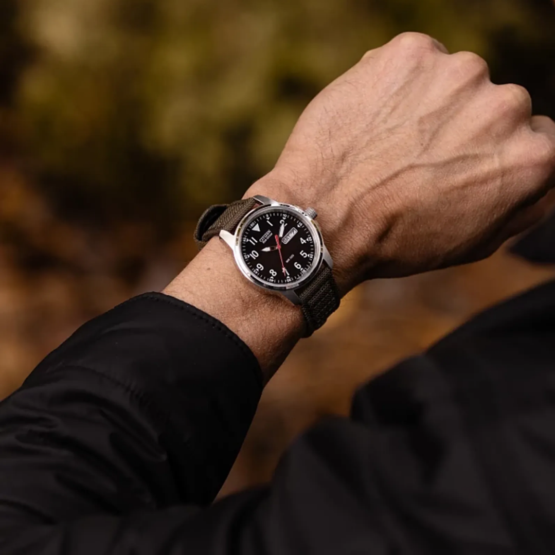 Reloj CITIZEN Eco-Drive Military BM8180-03E 4