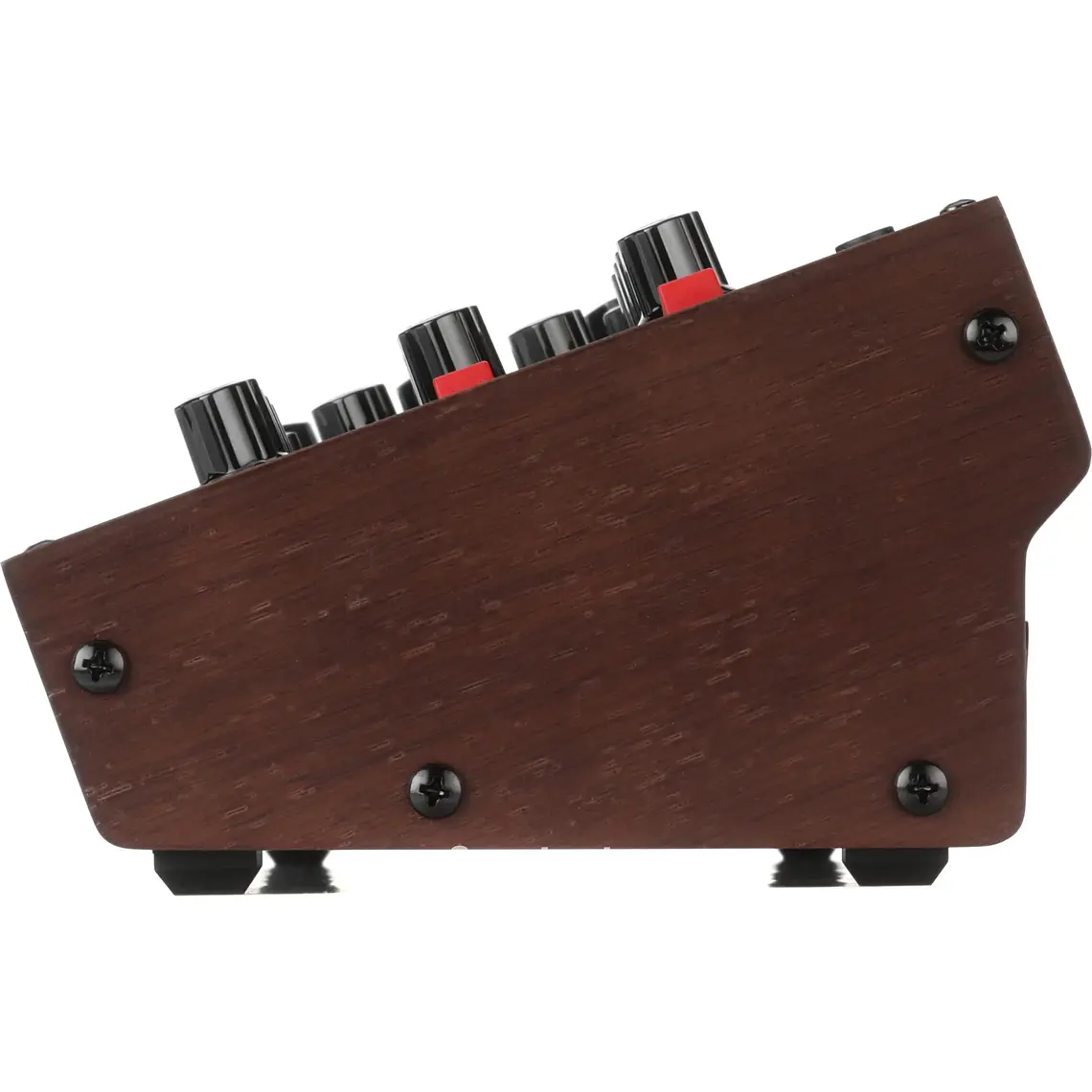 Behringer Model D Desktop Sintetizador Analógico 5