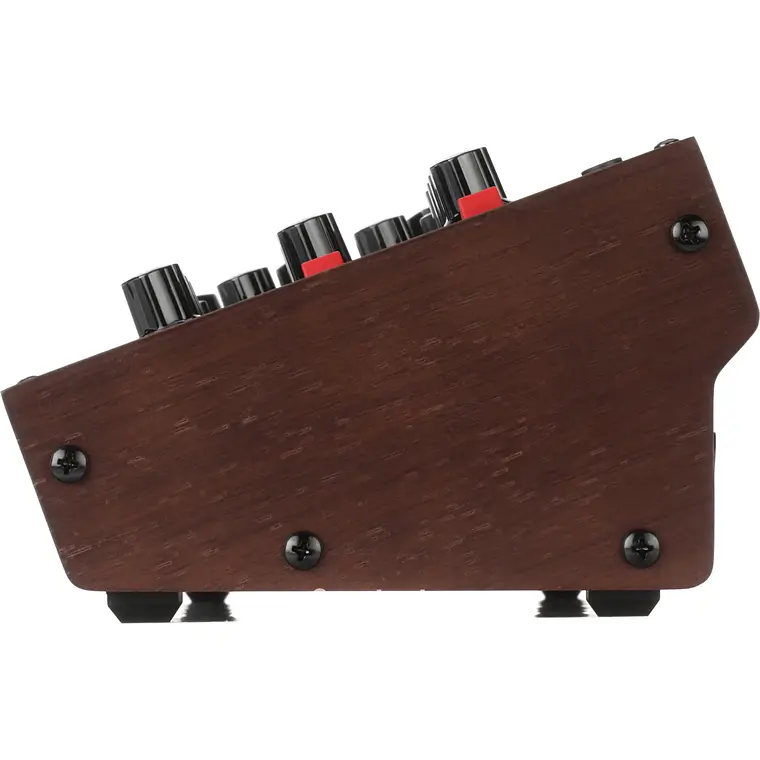 Behringer Model D Desktop Sintetizador Analógico 5