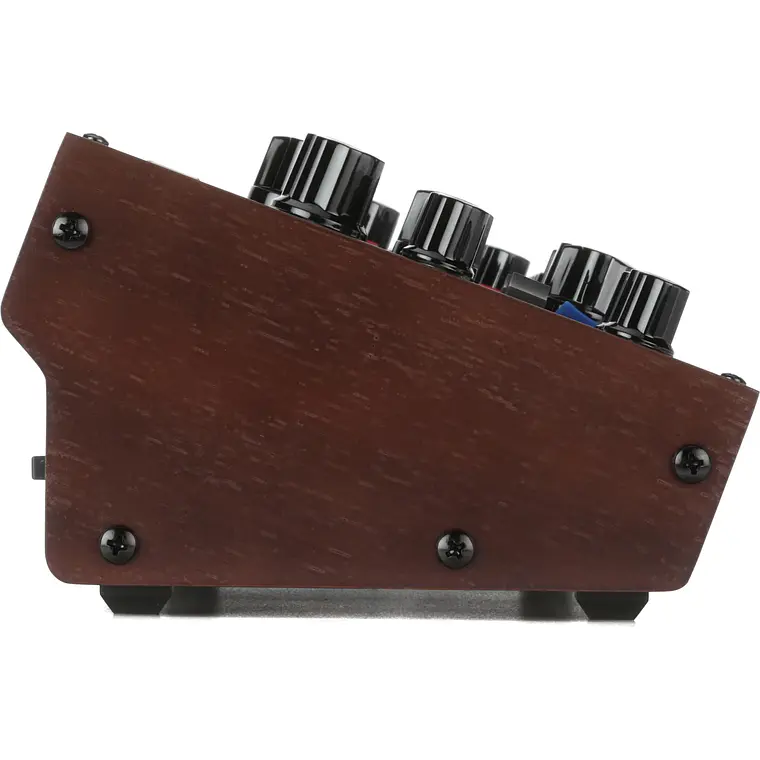 Behringer Model D Desktop Sintetizador Analógico 7