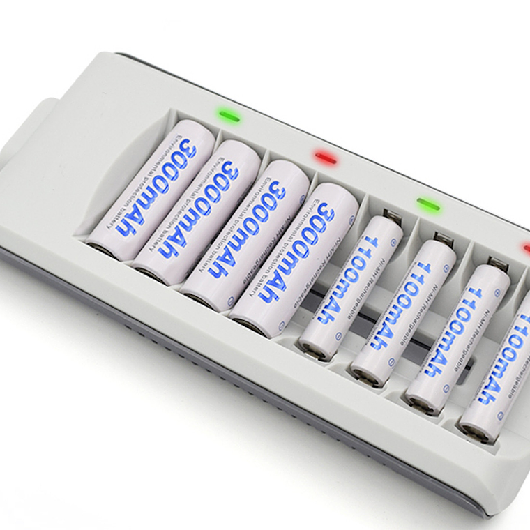 Fancier Cargador de hasta 8 Pilas AA o AAA  No incluye pilas 2