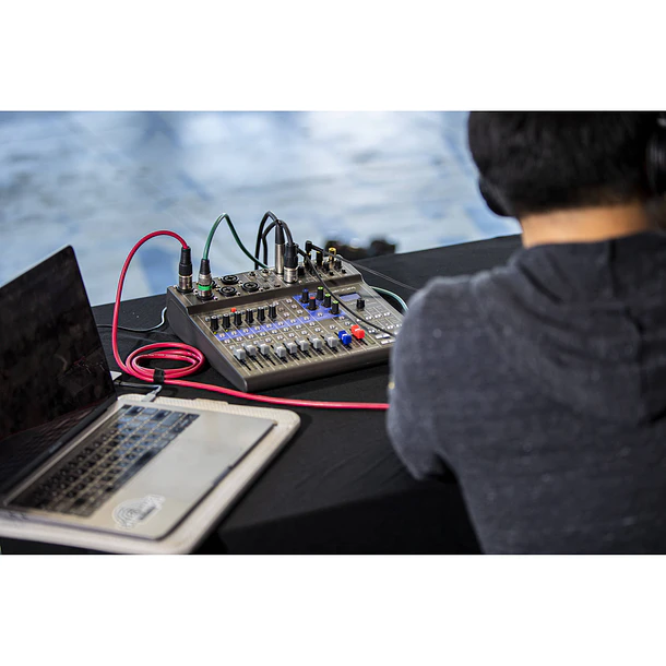 Zoom Livetrak L-8 Mixer, Podcasting, música y mucho más 6