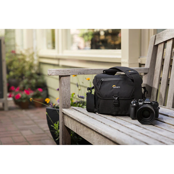 Lowepro Nova 140 AW II (Black) 14