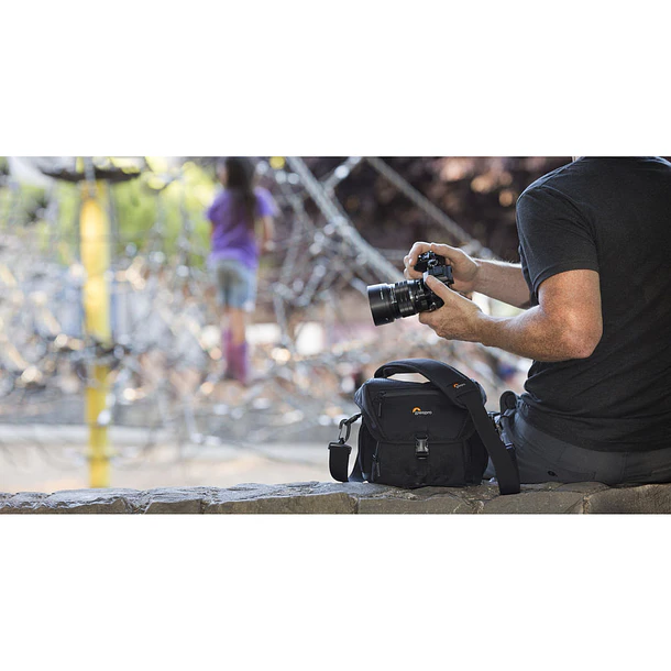 Lowepro Nova 140 AW II (Black) 16