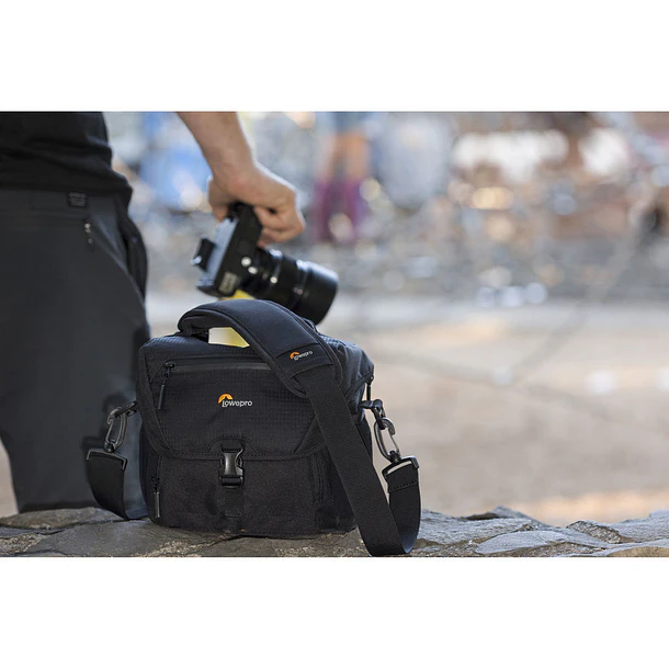 Lowepro Nova 140 AW II (Black) 17