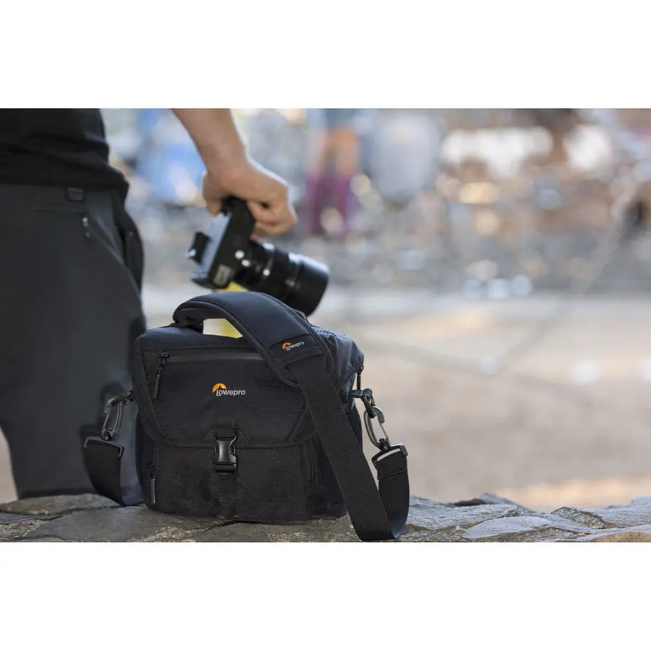 Lowepro Nova 140 AW II (Black) 17