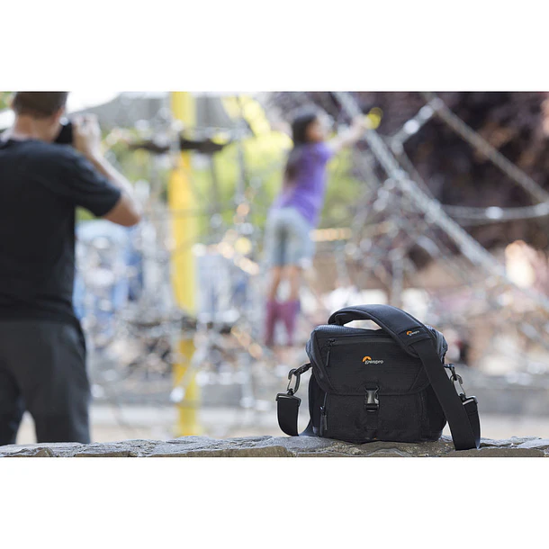 Lowepro Nova 140 AW II (Black) 18