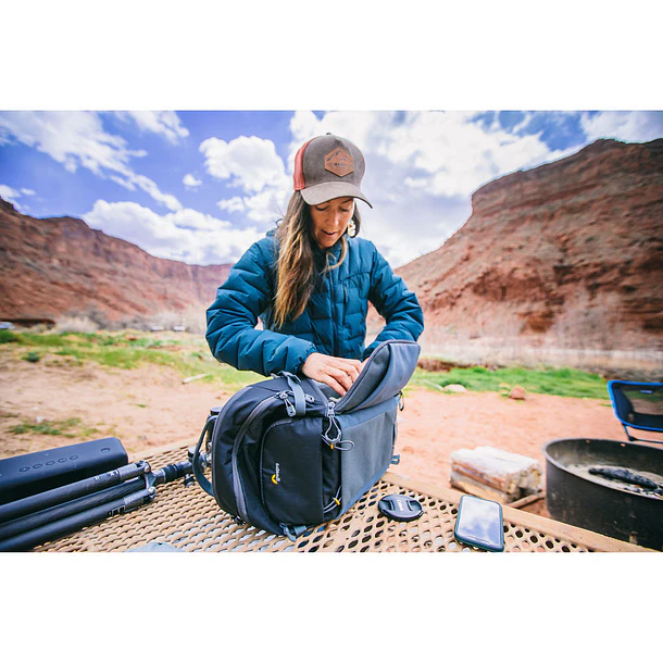 Lowepro Photo Active BP 200 AW Backpack (Black/Dark Gray) 19