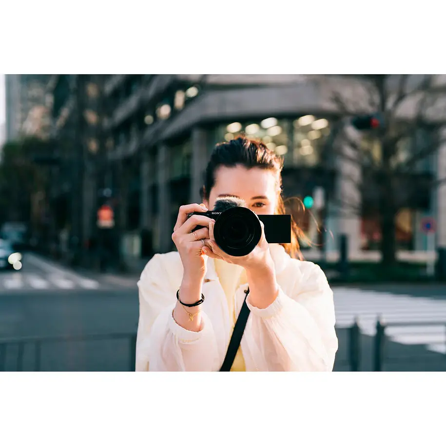 Sony ZV-E10 Cámara Mirrorless Solo Cuerpo Sin Lente (negra) [ZV-E10/BQ E38] 18
