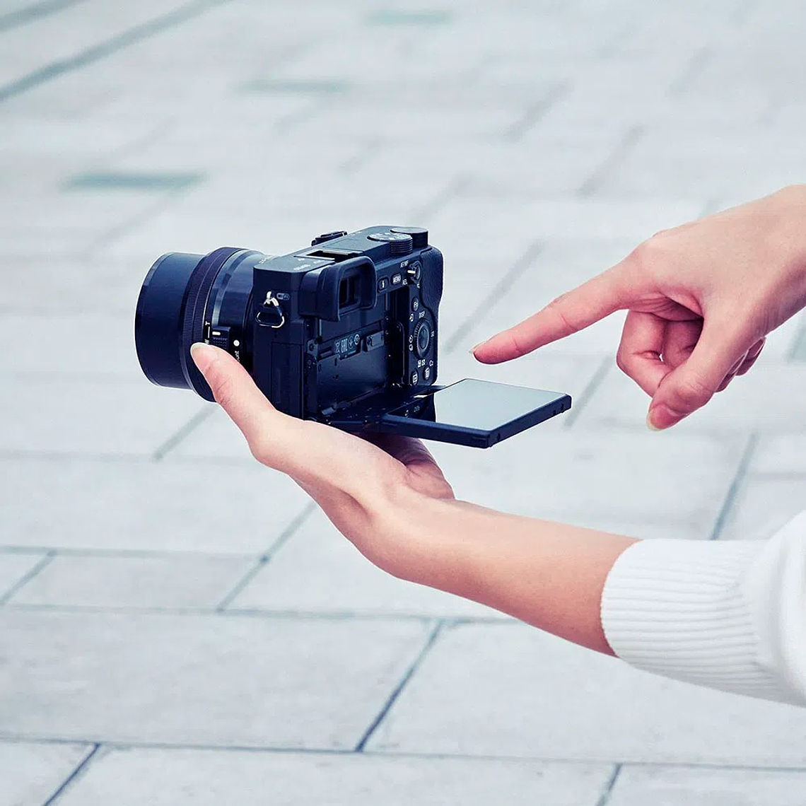 DISCONTINUADA - JULIO 2025 - Sony Alpha 6400 Con Sensor APS-C  Montura E Con Lente 16-50mm [ILCE-6400LB.SOLA] 11