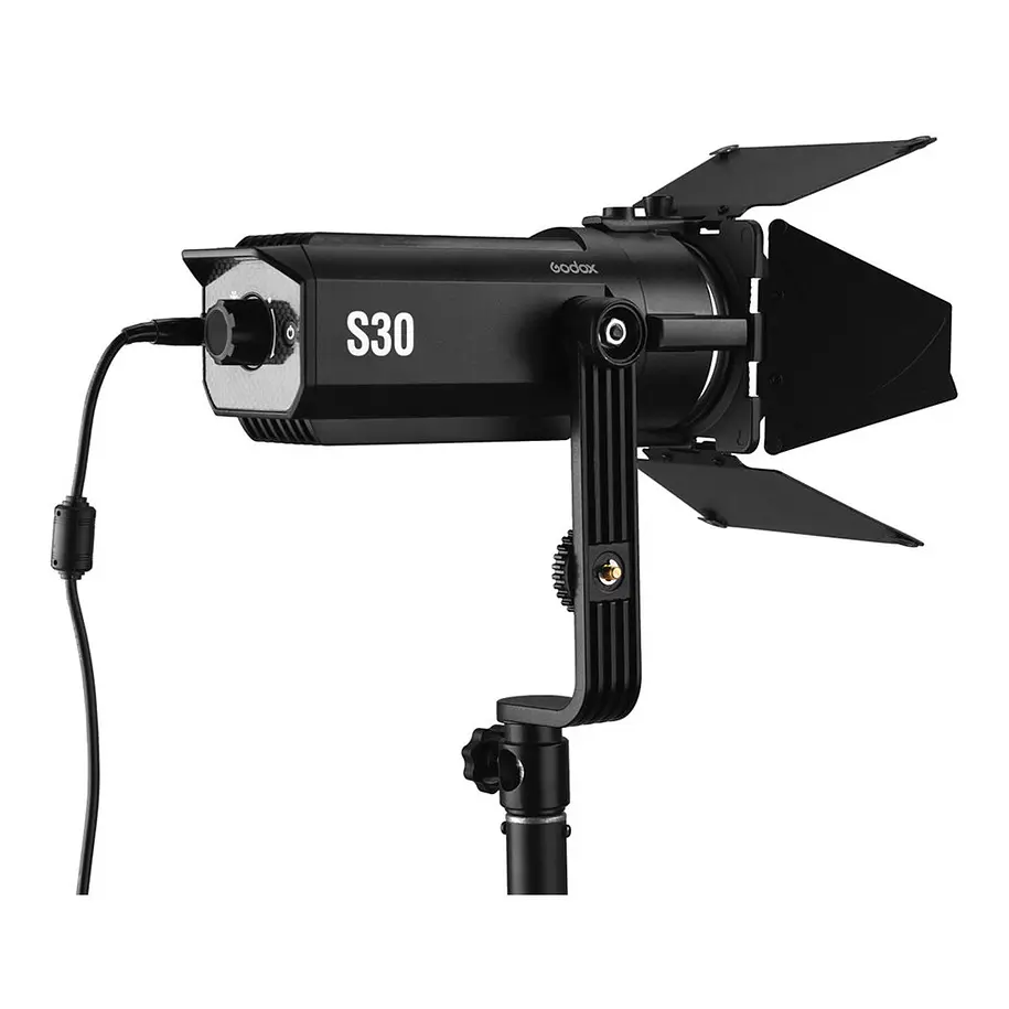 Godox S30 x 3 Maleta de 3 Luces Led Enfocable Con Accesorios S30-D 10