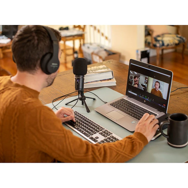 Zoom ZUM-2PMP Pack de Podcast Con Audífonos y Micrófono USB 17