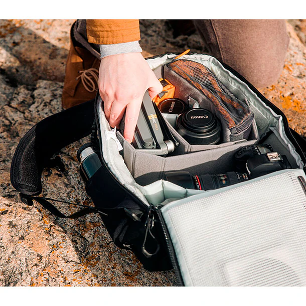 Lowepro Flipside 300 AW III (Black) mochila para cámara 17
