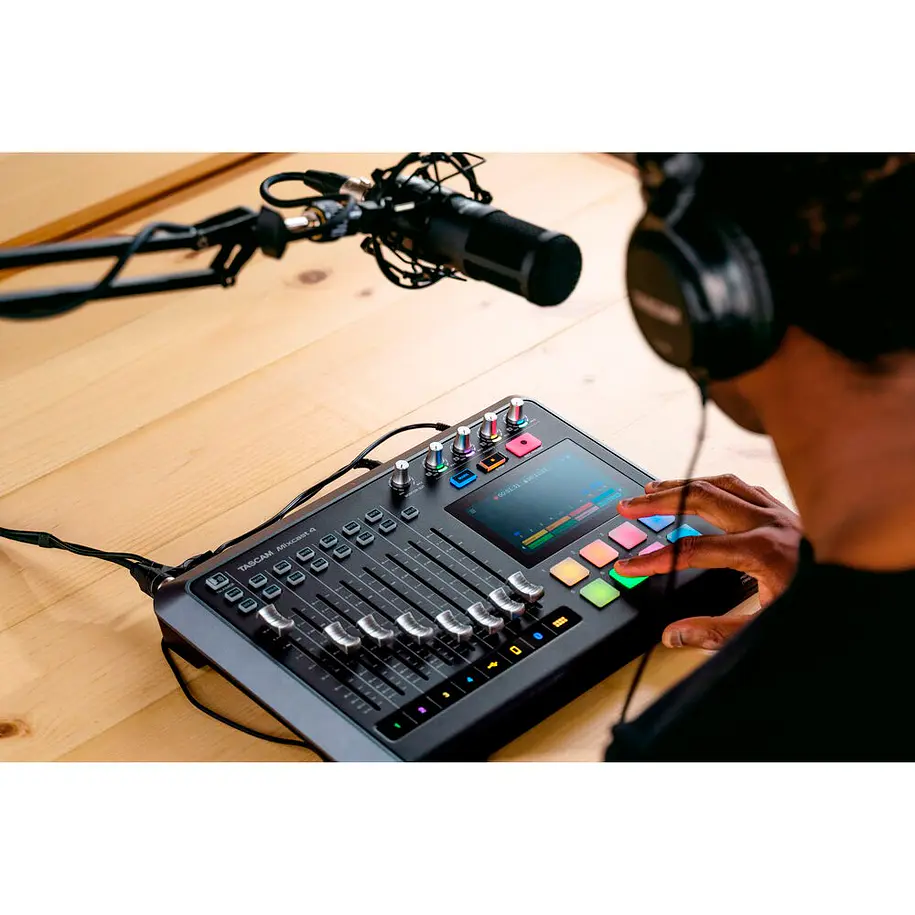 Tascam Mixcast 4 Mexclador y Grabador de Audio 8