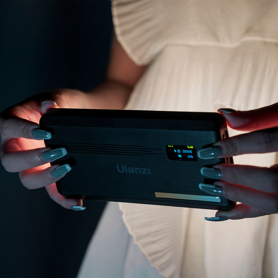 Ulanzi VL200 Lámpara de Leds Bicolor Para Cámara 18