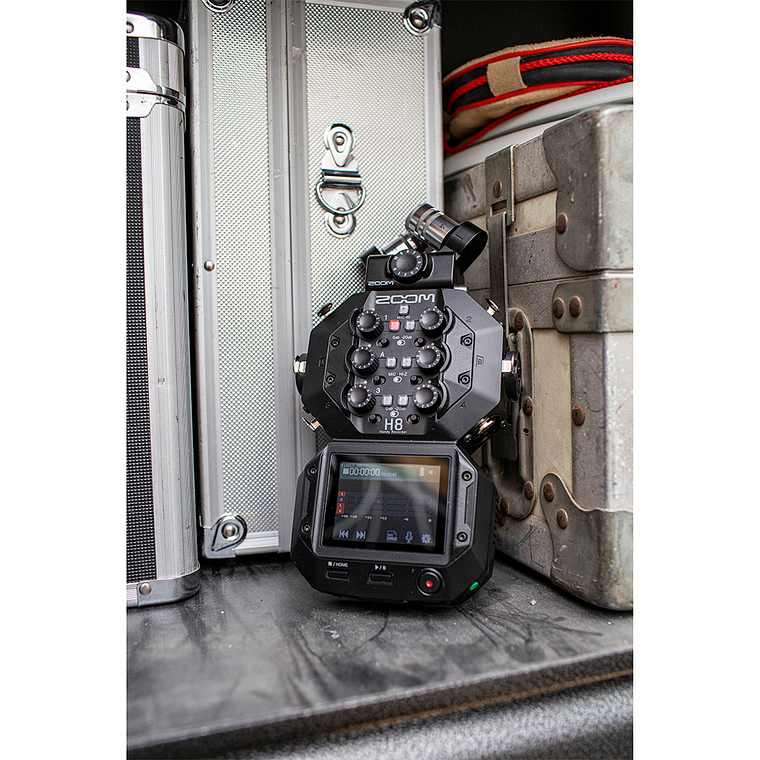 Zoom H8 Grabadora de audio portátil de 8 entradas / 12 pistas 12