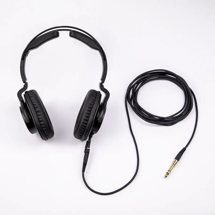 Zoom ZDM-1PMP Pack Podcast Micrófono Profesional Con Audífonos y Trípode 15