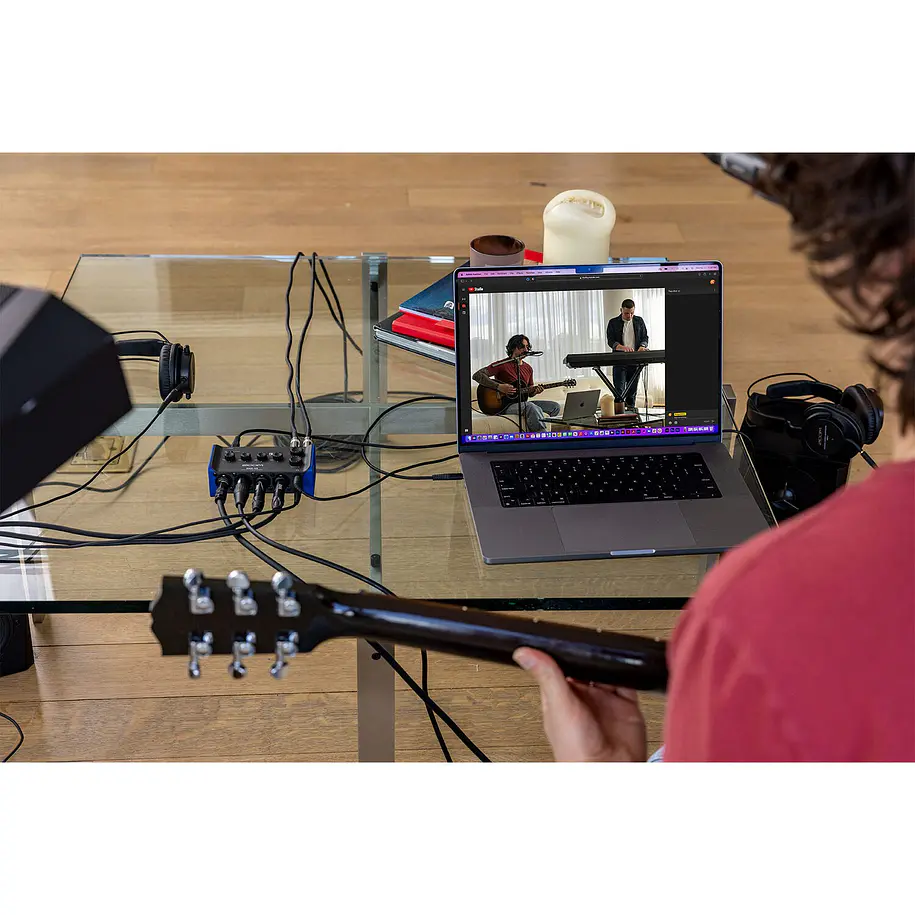 Zoom AMS-44 2x4 USB Interfaz de Audio Para Streaming y Músicos 12