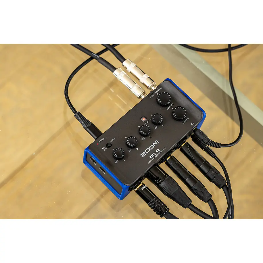 Zoom AMS-44 2x4 USB Interfaz de Audio Para Streaming y Músicos 13