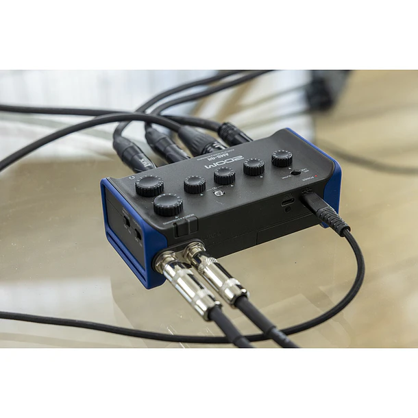 Zoom AMS-44 2x4 USB Interfaz de Audio Para Streaming y Músicos 15