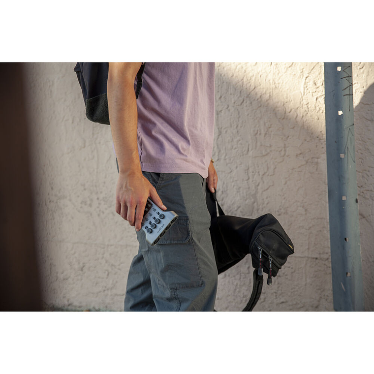 Zoom PodTrak P4 Grabador de podcasts multipista portátil 15