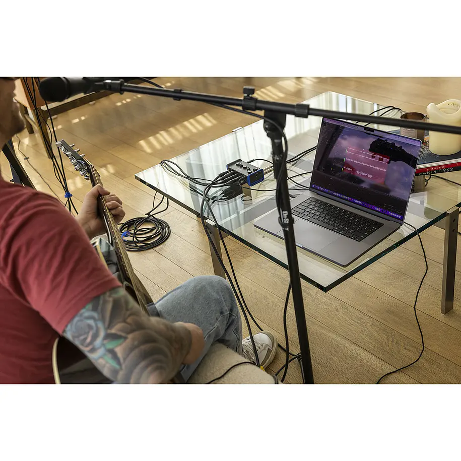 Zoom AMS-44 2x4 USB Interfaz de Audio Para Streaming y Músicos 16