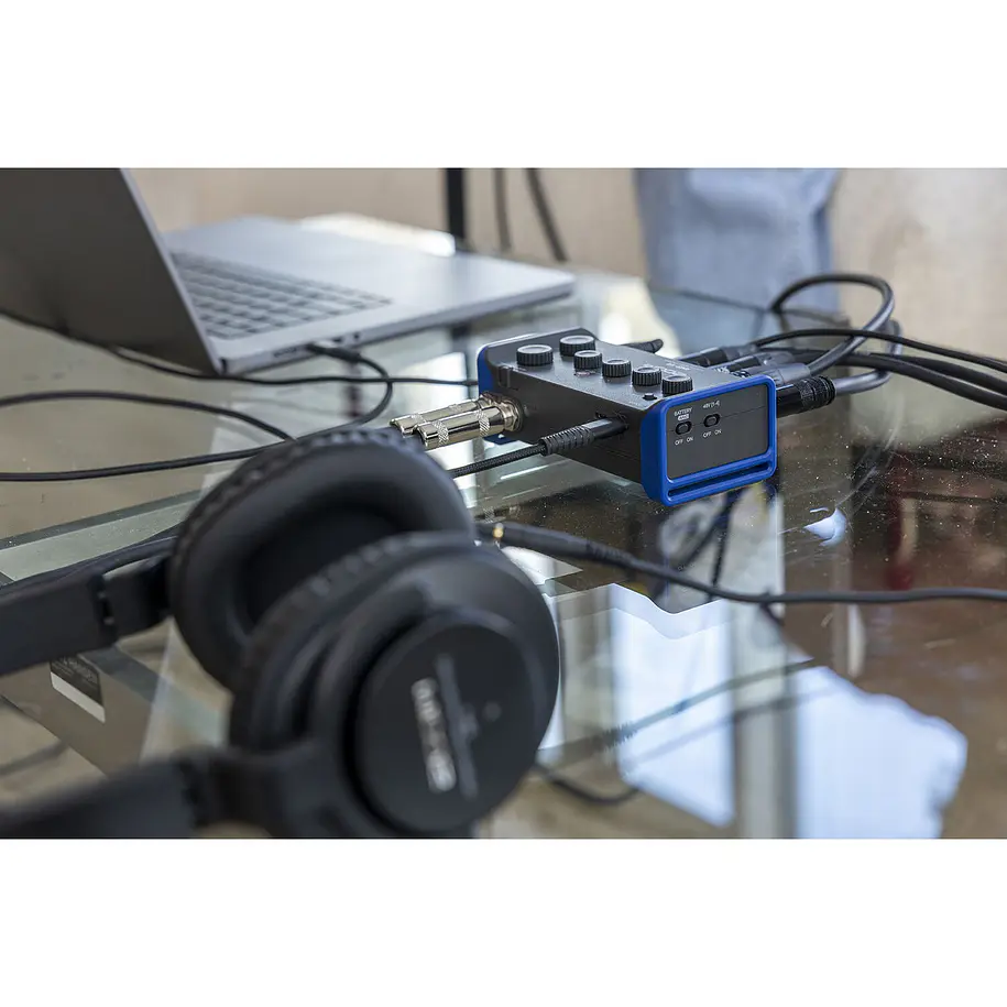 Zoom AMS-44 2x4 USB Interfaz de Audio Para Streaming y Músicos 17