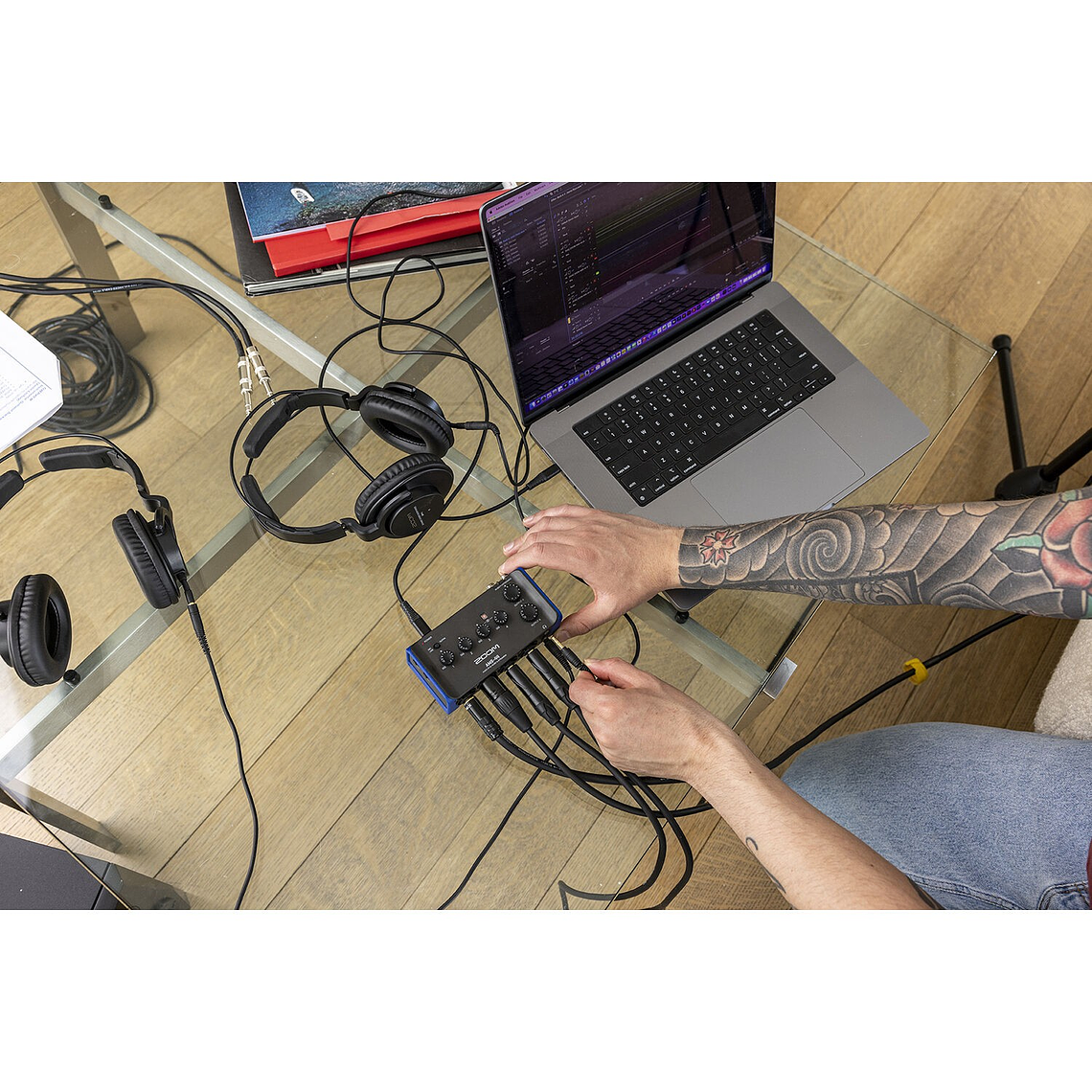 Zoom AMS-44 2x4 USB Interfaz de Audio Para Streaming y Músicos 18