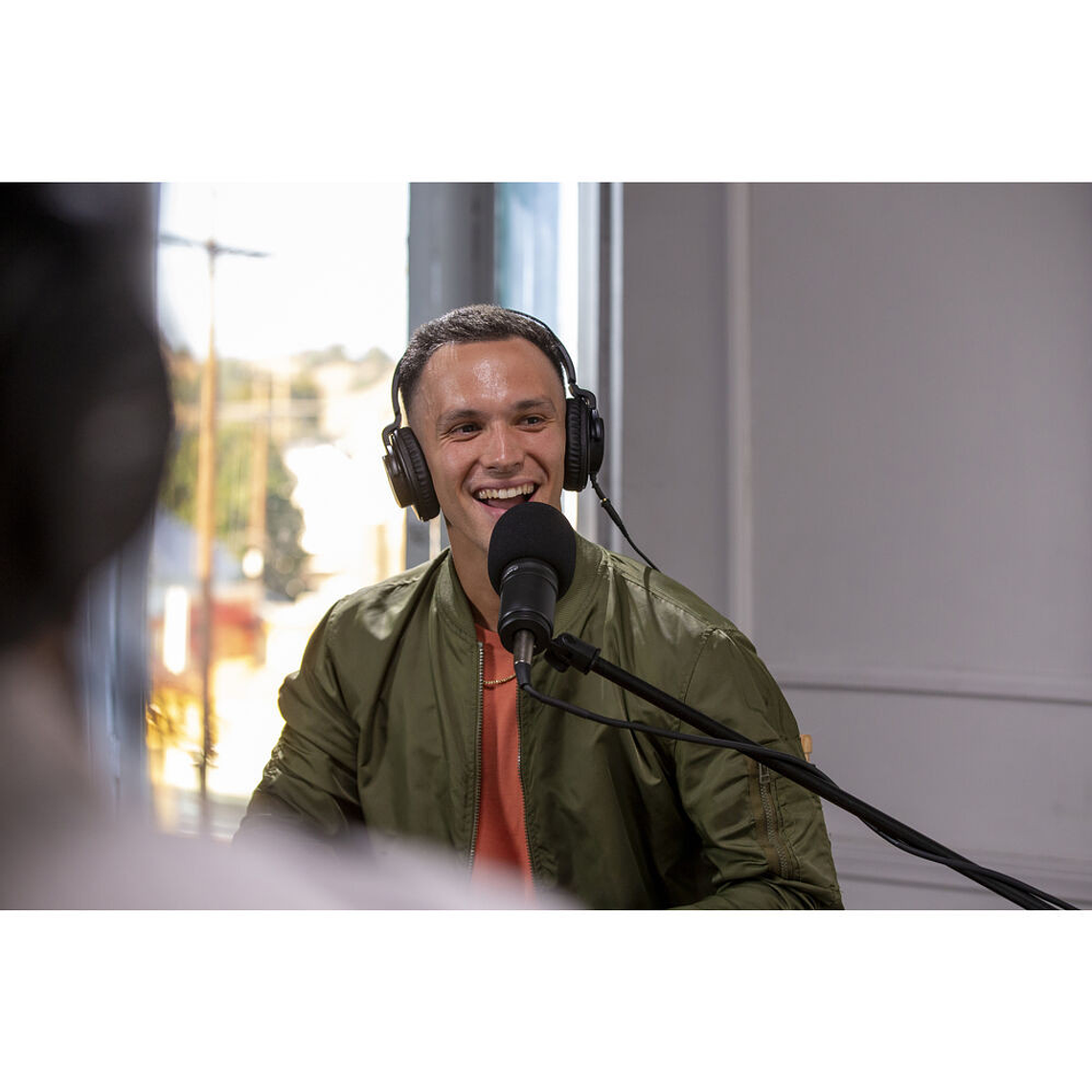 Zoom ZDM-1PMP Pack Podcast Micrófono Profesional Con Audífonos y Trípode 24