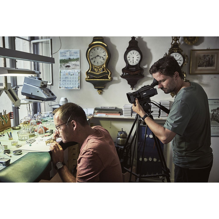 Sony Videocámara FDR-AX700 4K HDR  FDR-AX700 17