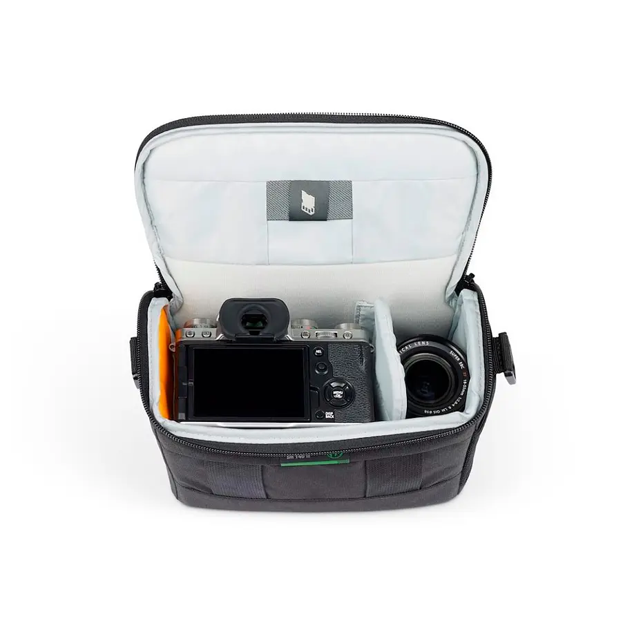 Lowepro Adventura SH 140 III, Black 3
