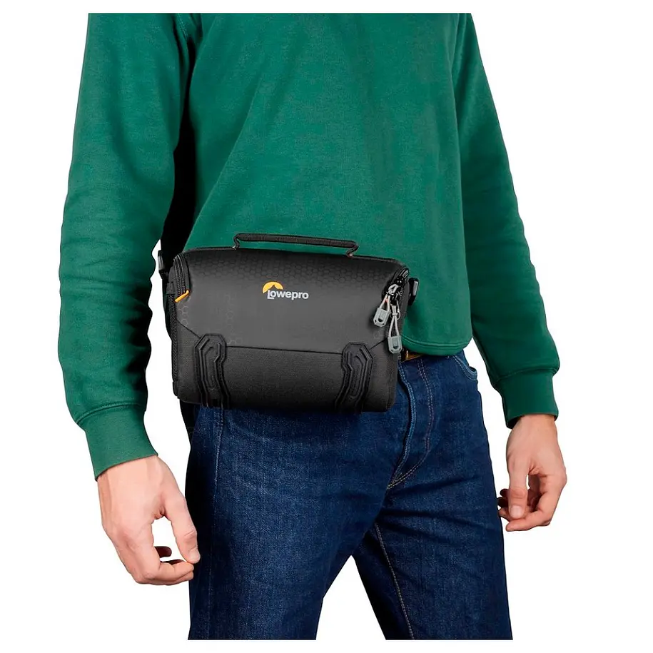 Lowepro Adventura SH 140 III, Black 10