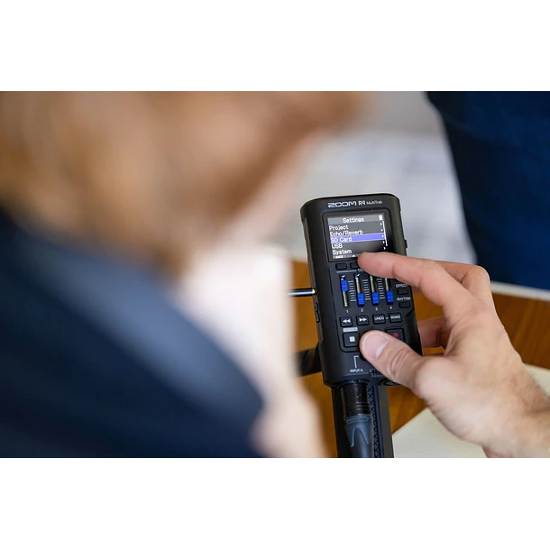 Zoom R4 Grabadora Multitrak 32bit Flotantes 9