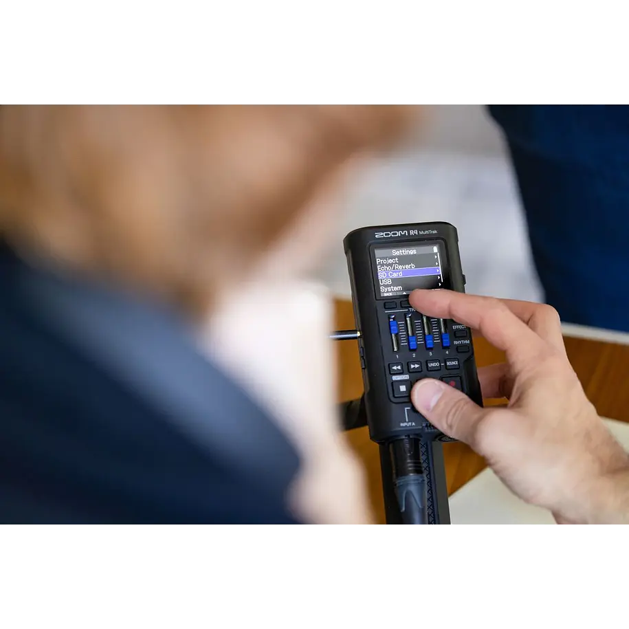 Zoom R4 Grabadora Multitrak 32bit Flotantes 9