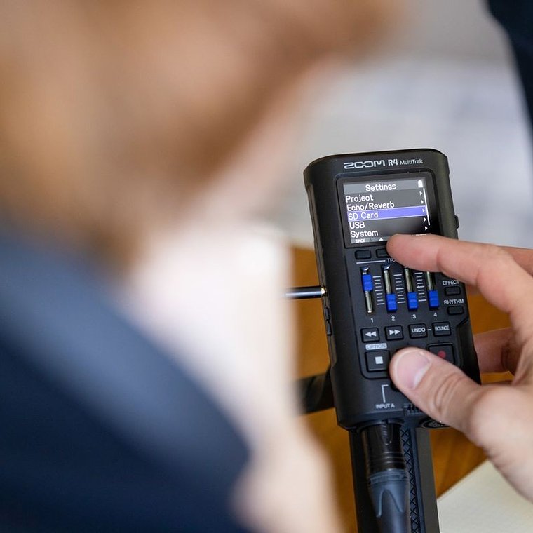 Zoom R4 Grabadora Multitrak 32bit Flotantes 9