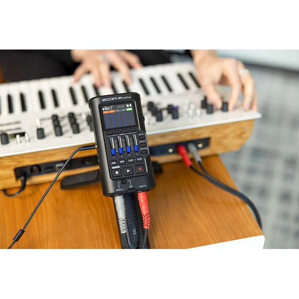 Zoom R4 Grabadora Multitrak 32bit Flotantes 11
