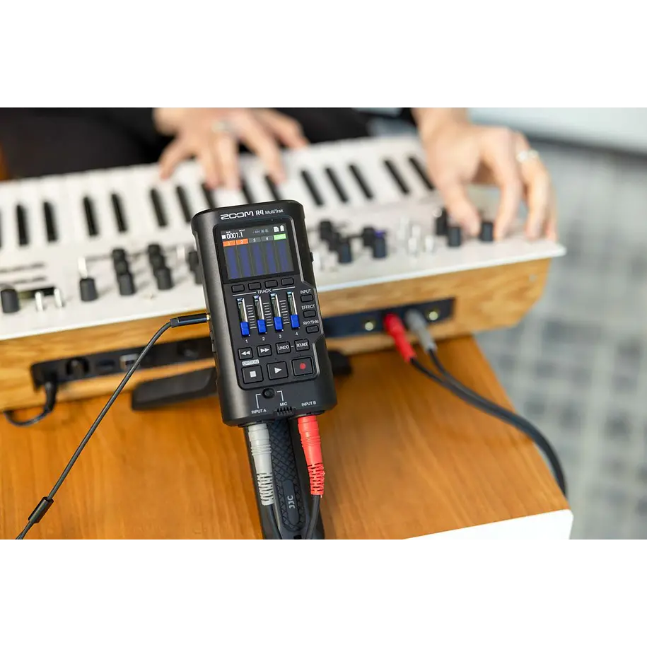 Zoom R4 Grabadora Multitrak 32bit Flotantes 11