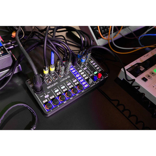 Zoom LiveTrak L-6 Mezclador Digital Portátil de 6 Canales y Grabadora Multipista  L6 8