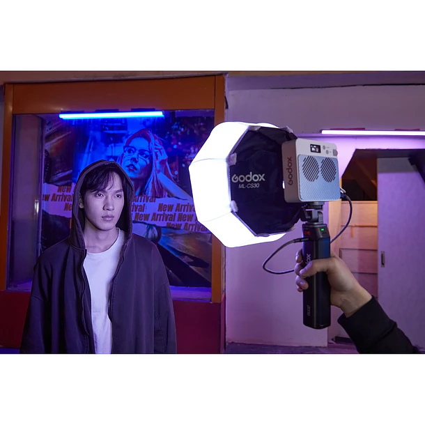 Godox ML100R RGB  Kit Luz Led Con Lente 36° y Battery Grip 28