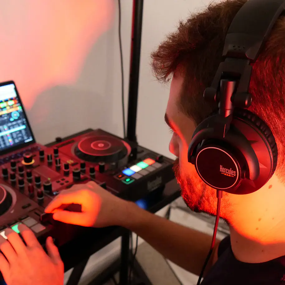 Hercules HDP DJ60 – Auriculares cerrados para DJ 6