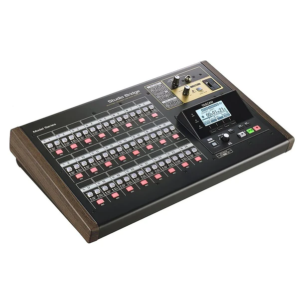 Tascam Studio Bridge - Grabador e Interfaz de audio de 24 canales 3